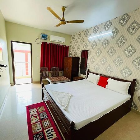 Hotel Lovely Star Inn ! Puri Esterno foto