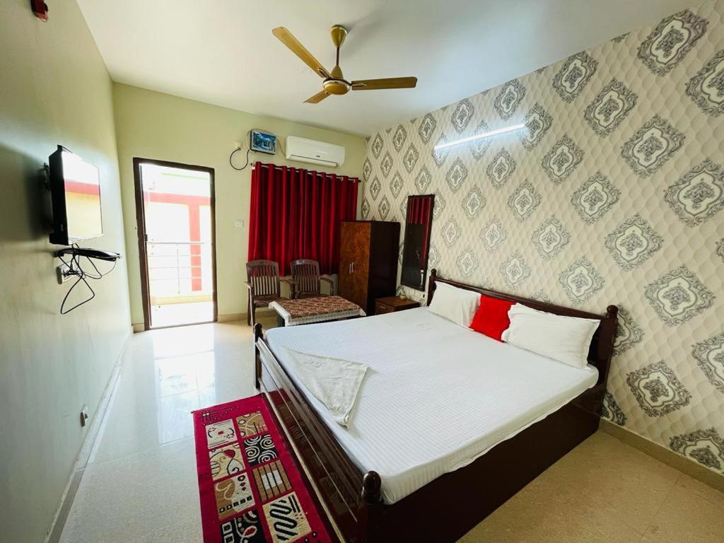 Hotel Lovely Star Inn ! Puri Esterno foto